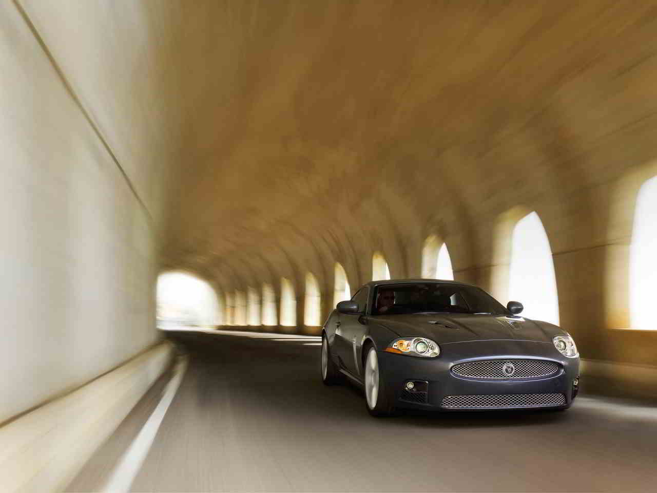 XKR-in-tunnel-1280×960